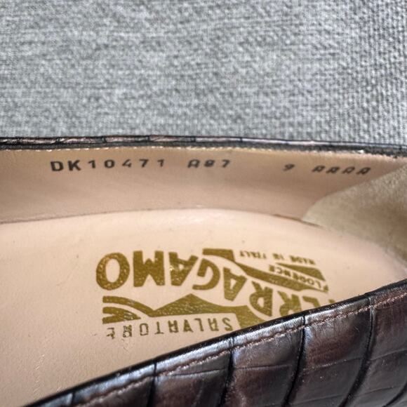 Salvatore Ferragamo Heels Embossed Leather Pumps Round Toes Brown Slip-on Sz A7 - Picture 12 of 13